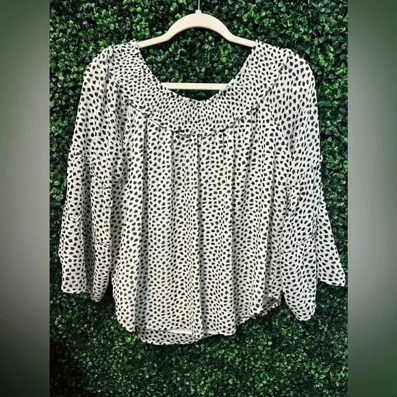 Boutique Off the Shoulder Top - Small - Picture 5 of 5